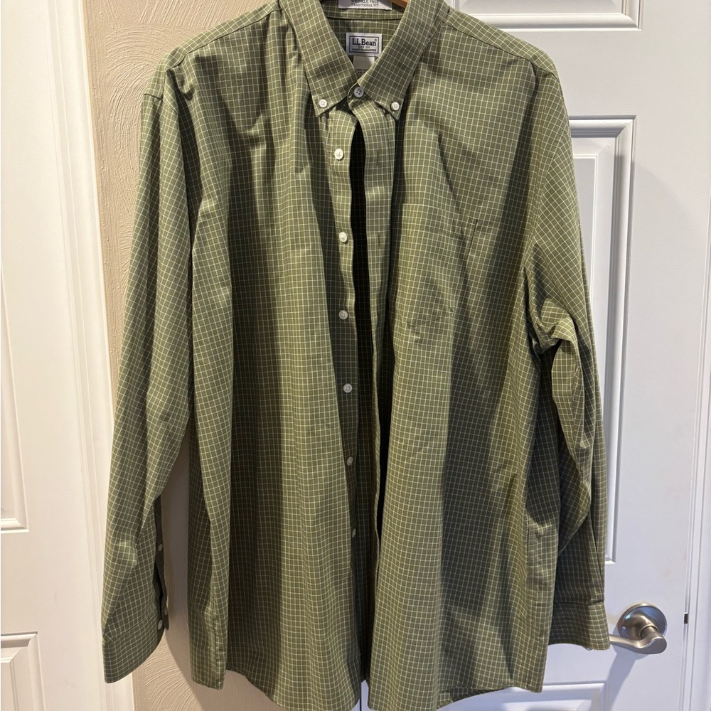 L.L. Bean Green Checkered Button Down Shirt Wrinkle-free fabric